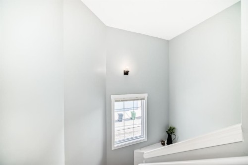 93 Evansford Circle Nw, Calgary, AB - Indoor Photo Showing Other Room