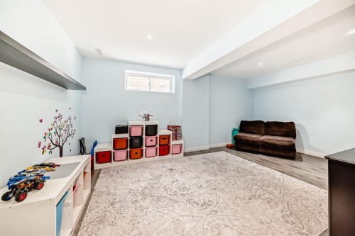 93 Evansford Circle Nw, Calgary, AB - Indoor Photo Showing Other Room