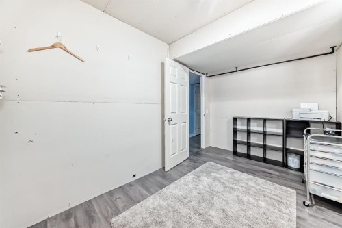 93 Evansford Circle Nw, Calgary, AB - Indoor Photo Showing Other Room