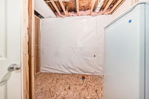 93 Evansford Circle Nw, Calgary, AB - Indoor Photo Showing Other Room