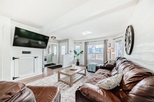 93 Evansford Circle Nw, Calgary, AB - Indoor Photo Showing Living Room