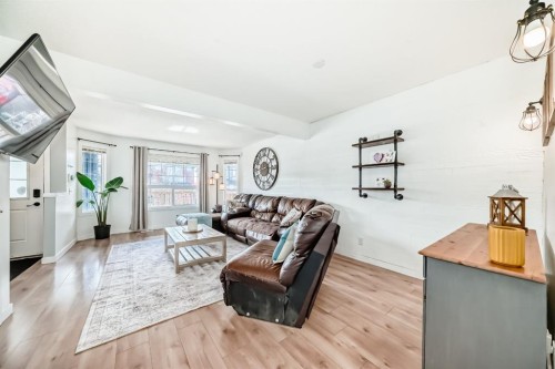 93 Evansford Circle Nw, Calgary, AB - Indoor Photo Showing Other Room