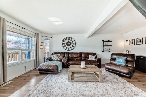 93 Evansford Circle Nw, Calgary, AB - Indoor Photo Showing Living Room
