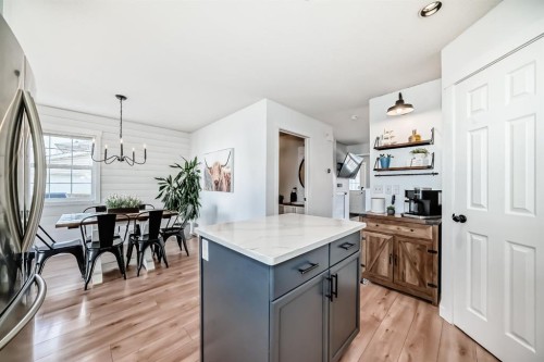 93 Evansford Circle Nw, Calgary, AB - Indoor