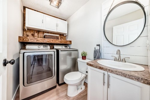 93 Evansford Circle Nw, Calgary, AB - Indoor Photo Showing Laundry Room