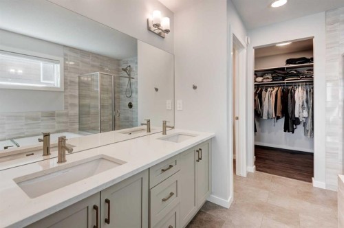 40 Verity Place Sw, Calgary, AB - Indoor Photo Showing Bathroom