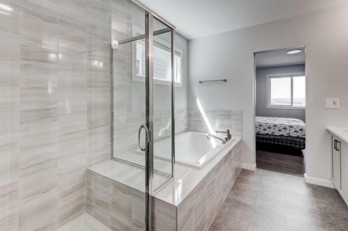 40 Verity Place Sw, Calgary, AB - Indoor Photo Showing Bathroom