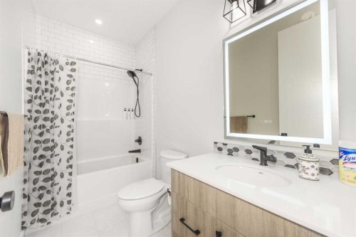 181 Amblehurst Rise Nw, Calgary, AB - Indoor Photo Showing Bathroom
