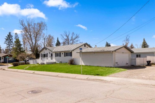 4711 43 Street Sw, Calgary, AB - Outdoor