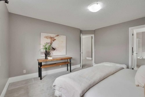 274 Everoak Drive Sw, Calgary, AB - Indoor Photo Showing Bedroom
