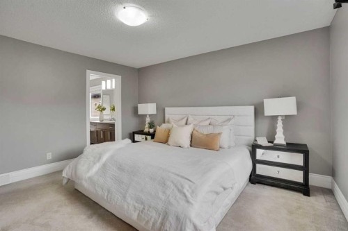 274 Everoak Drive Sw, Calgary, AB - Indoor Photo Showing Bedroom