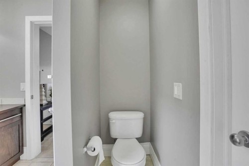 274 Everoak Drive Sw, Calgary, AB - Indoor Photo Showing Bathroom