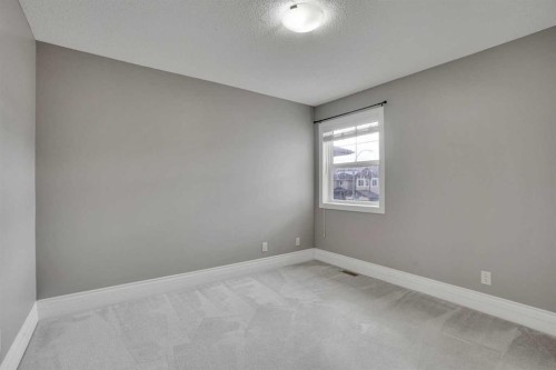 274 Everoak Drive Sw, Calgary, AB - Indoor Photo Showing Other Room