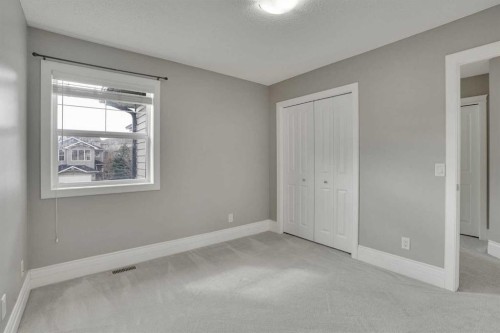 274 Everoak Drive Sw, Calgary, AB - Indoor Photo Showing Other Room