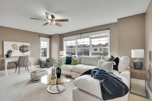 274 Everoak Drive Sw, Calgary, AB - Indoor Photo Showing Living Room