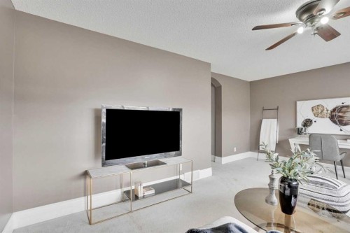 274 Everoak Drive Sw, Calgary, AB - Indoor Photo Showing Living Room