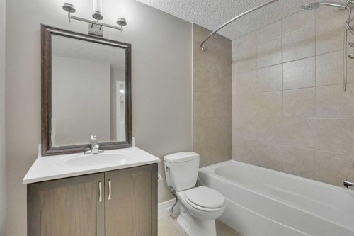 274 Everoak Drive Sw, Calgary, AB - Indoor Photo Showing Bathroom