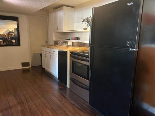 147 Falchurch Crescent Ne, Calgary, AB - Indoor Photo Showing Kitchen