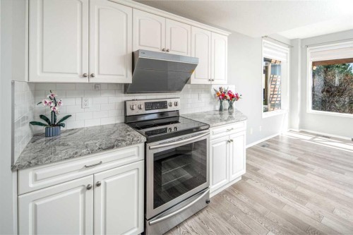 32 Cougarstone Square Sw, Calgary, AB - Indoor Photo Showing Kitchen With Upgraded Kitchen