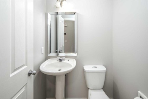 32 Cougarstone Square Sw, Calgary, AB - Indoor Photo Showing Bathroom