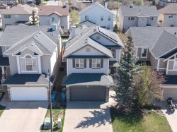 32 Cougarstone Square SW Calgary, AB T3H 5J4
