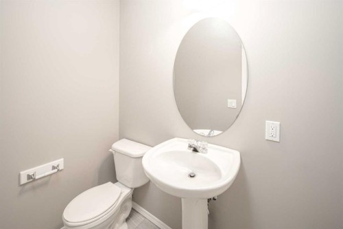 32 Cougarstone Square Sw, Calgary, AB - Indoor Photo Showing Bathroom