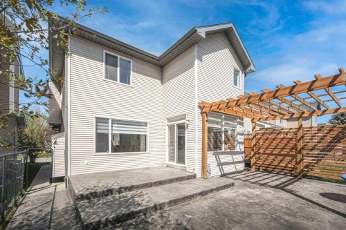 32 Cougarstone Square Sw, Calgary, AB - Outdoor
