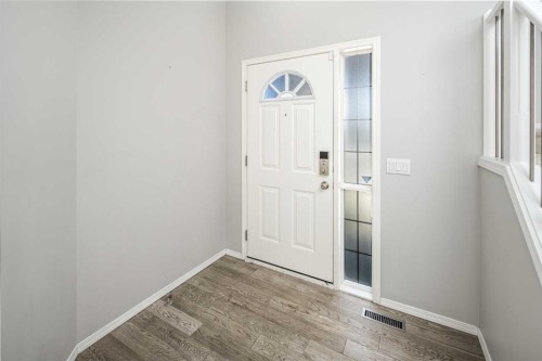 32 Cougarstone Square Sw, Calgary, AB - Indoor Photo Showing Other Room