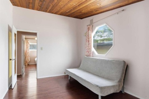 4008 36 Street Nw, Calgary, AB - Indoor