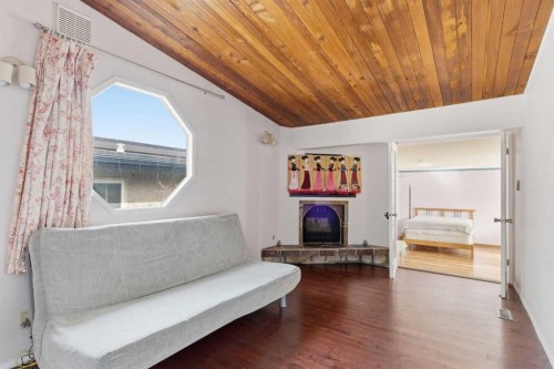 4008 36 Street Nw, Calgary, AB - Indoor