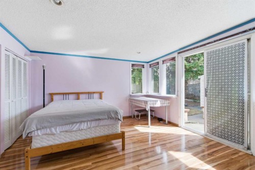 4008 36 Street Nw, Calgary, AB - Indoor Photo Showing Bedroom