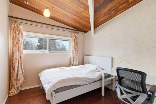 4008 36 Street Nw, Calgary, AB - Indoor Photo Showing Bedroom