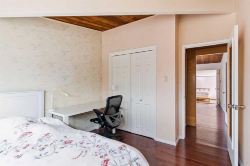 4008 36 Street Nw, Calgary, AB - Indoor Photo Showing Bedroom
