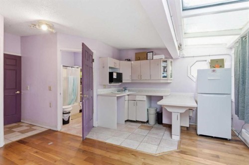 4008 36 Street Nw, Calgary, AB - Indoor Photo Showing Kitchen