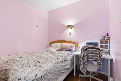 4008 36 Street Nw, Calgary, AB - Indoor Photo Showing Bedroom