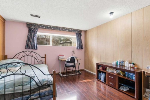 4008 36 Street Nw, Calgary, AB - Indoor Photo Showing Bedroom