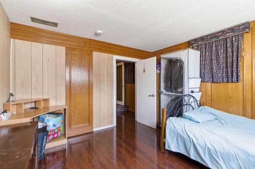 4008 36 Street Nw, Calgary, AB - Indoor Photo Showing Bedroom