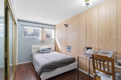 4008 36 Street Nw, Calgary, AB - Indoor Photo Showing Bedroom