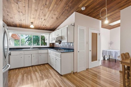 4008 36 Street Nw, Calgary, AB - Indoor Photo Showing Kitchen