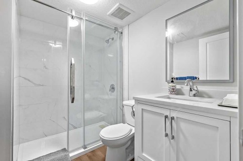 112 Kinniburgh Close, Chestermere, AB - Indoor Photo Showing Bathroom