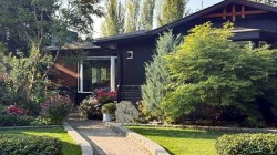 1423 18 Street NE Calgary, AB T2V 4V8