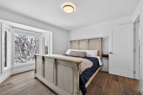 1423 18 Street Ne, Calgary, AB - Indoor Photo Showing Bedroom