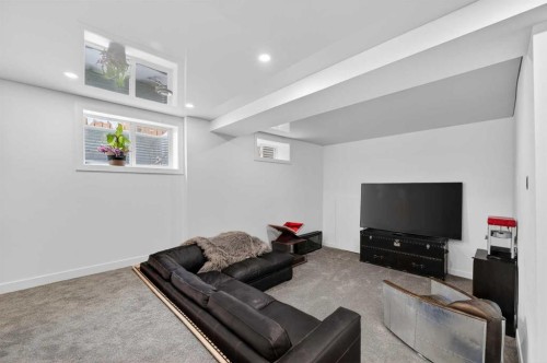 1423 18 Street Ne, Calgary, AB - Indoor