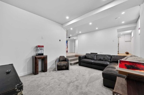 1423 18 Street Ne, Calgary, AB - Indoor