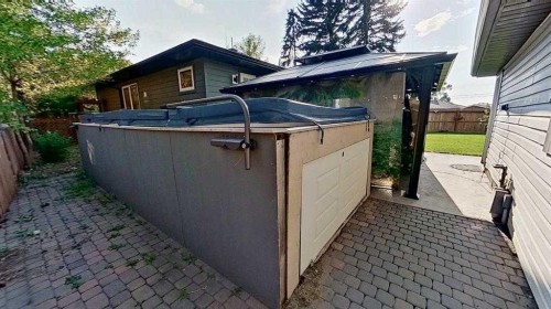 1423 18 Street Ne, Calgary, AB - Outdoor With Above Ground Pool