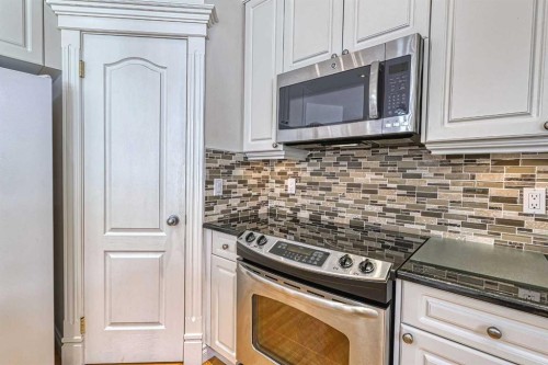 253 Patterson Boulevard Sw, Calgary, AB - Indoor Photo Showing Kitchen With Upgraded Kitchen