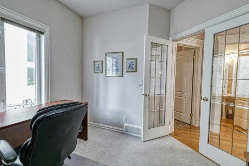 253 Patterson Boulevard Sw, Calgary, AB - Indoor Photo Showing Office