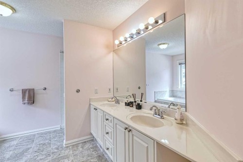 253 Patterson Boulevard Sw, Calgary, AB - Indoor Photo Showing Bathroom