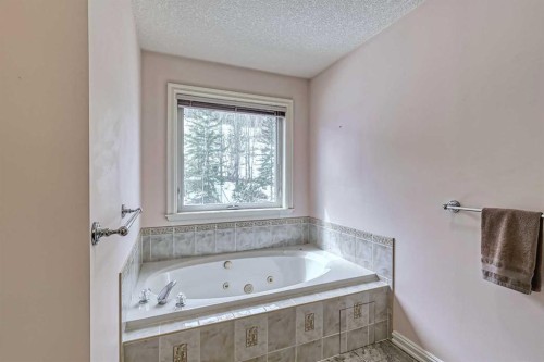 253 Patterson Boulevard Sw, Calgary, AB - Indoor Photo Showing Bathroom