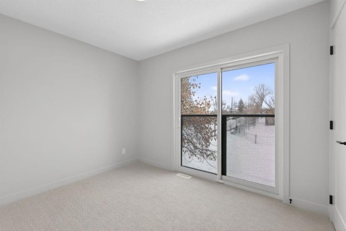 645 53 Avenue Sw, Calgary, AB - Indoor Photo Showing Other Room